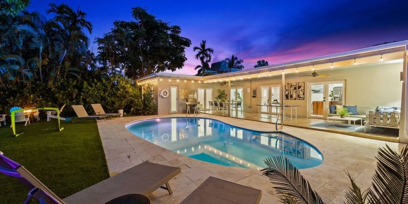 Fully private Heated Pool 5 Min From The Beach